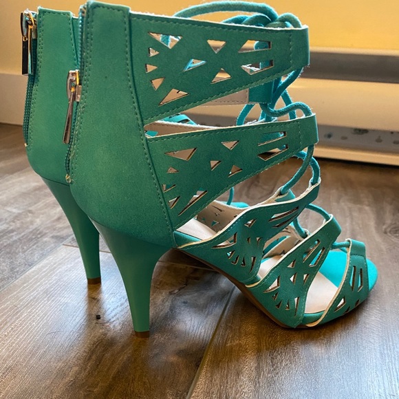 Turquoise strappy heels - Picture 1 of 5